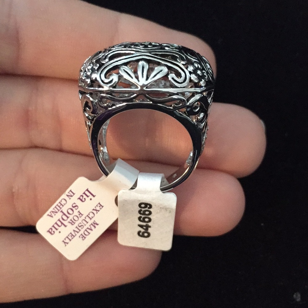 Size 6 - silver ring - Picture 2 of 4